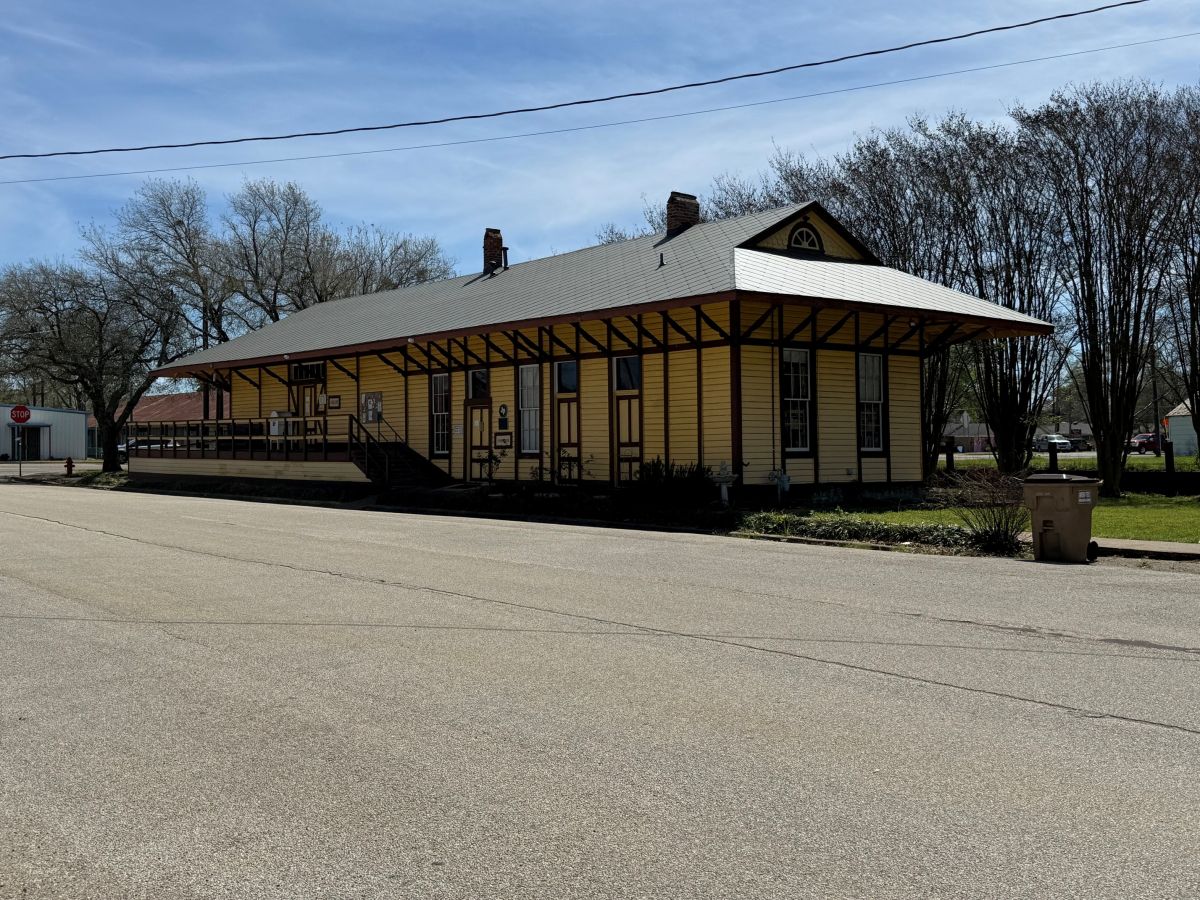 Old Yellow Train Depot Library